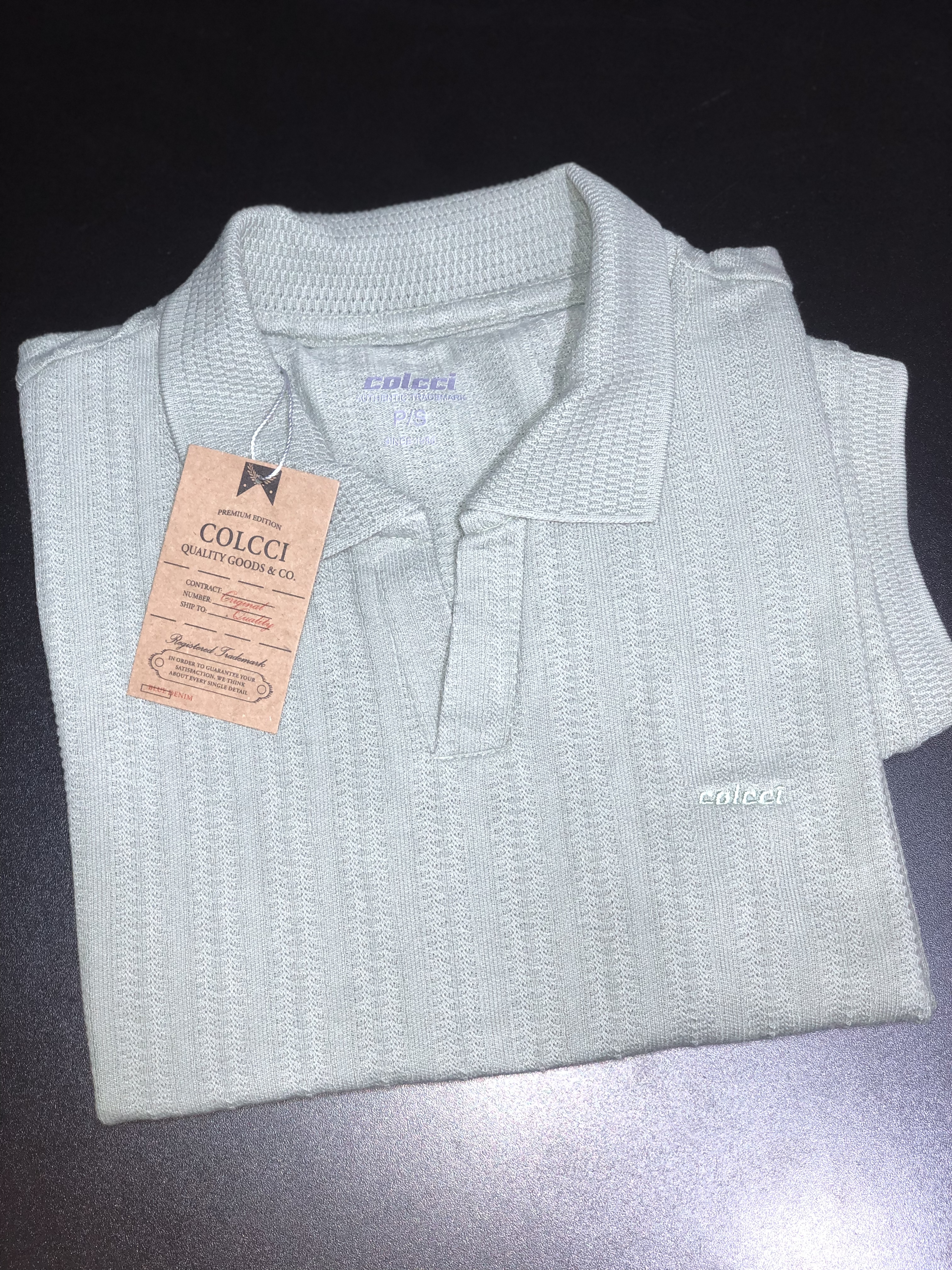 CAMISA POLO GOLA V TEXTURIZADA COLCCI