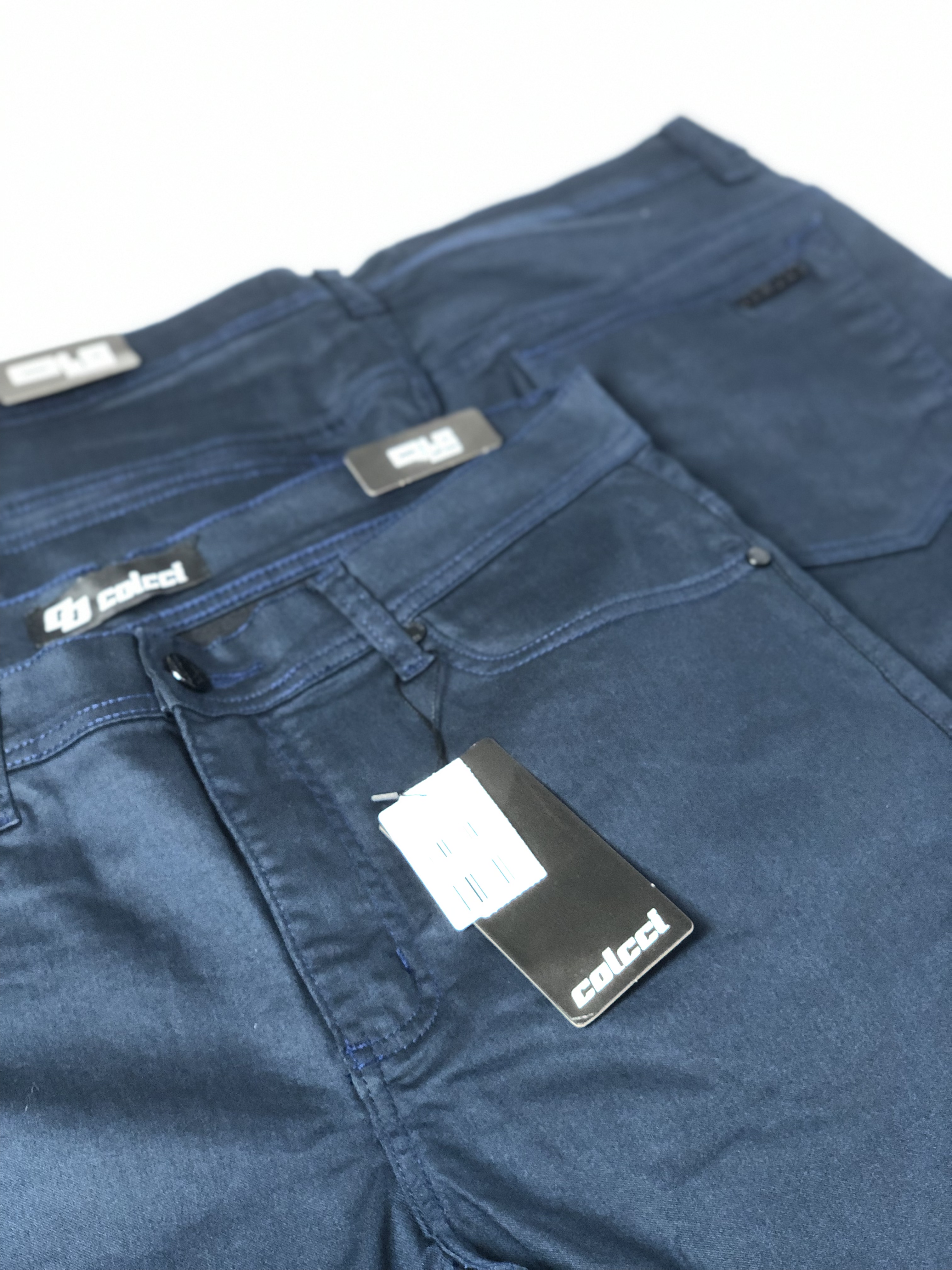 CALÇA SARJA ACETINADA COLCCI