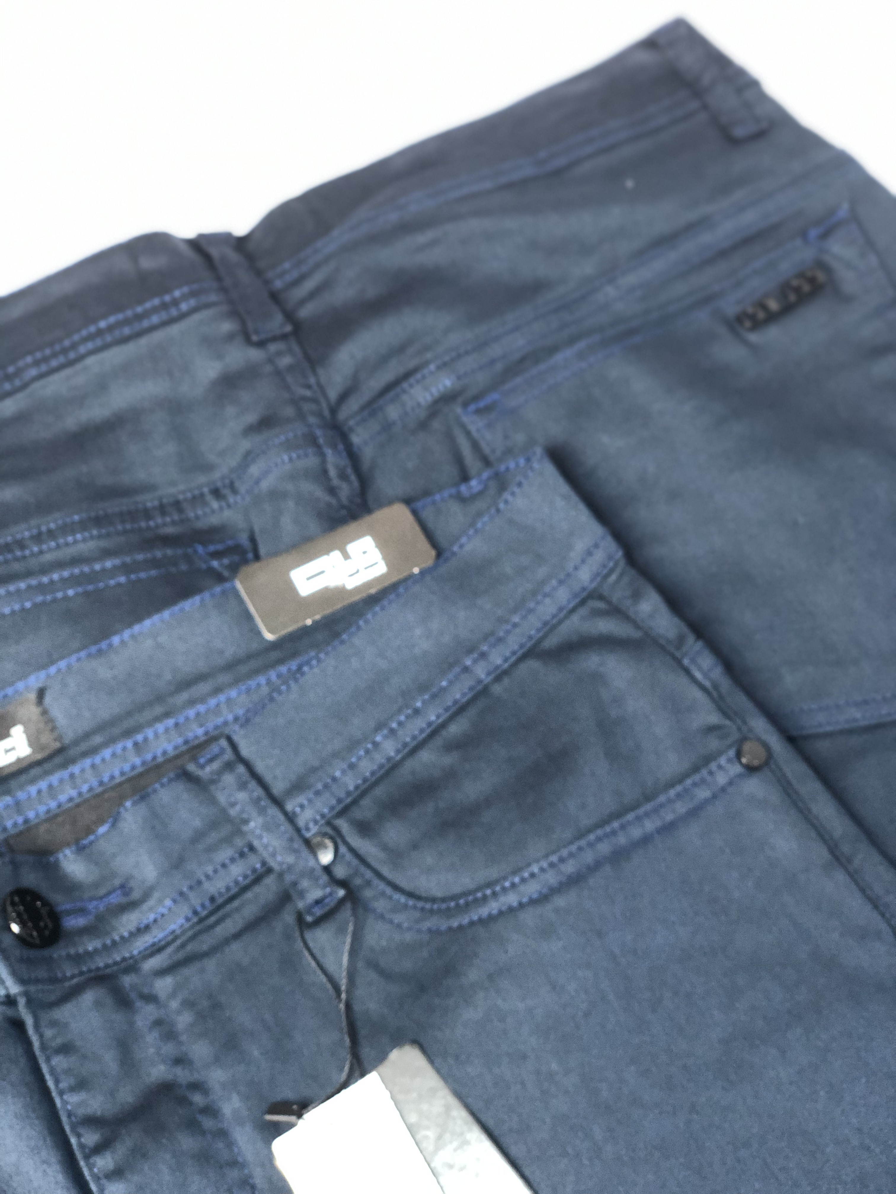 Foto 3 de CALÇA SARJA ACETINADA COLCCI